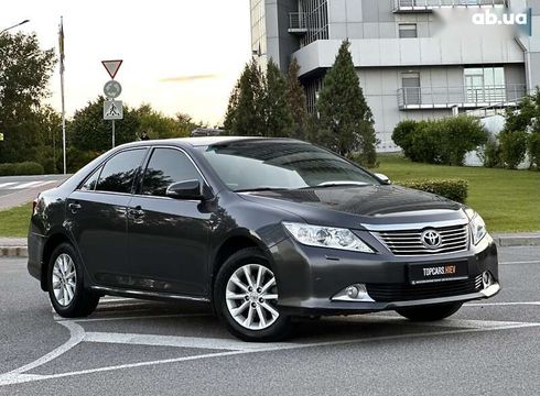 Toyota Camry 2011 - фото 4