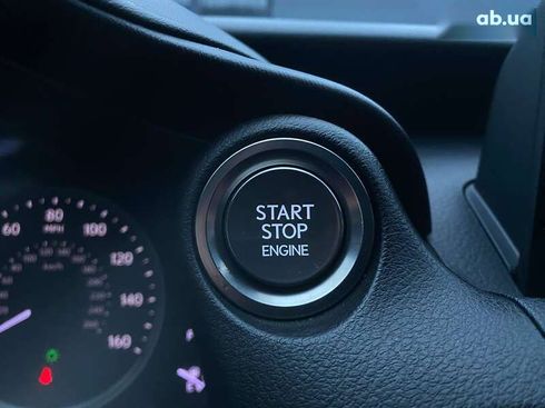 Lexus IS 2021 - фото 17