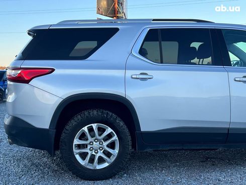 Chevrolet Traverse 2017 серый - фото 9