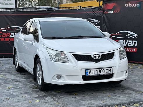 Toyota Avensis 2011 - фото 2