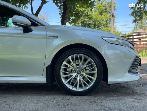 Toyota Camry 2019 белый - фото 15