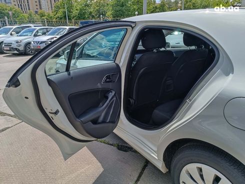 Mercedes-Benz A-Класс 2013 белый - фото 23