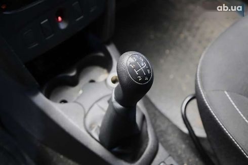 Renault Sandero 2019 - фото 22