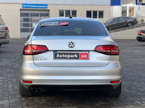 Volkswagen Jetta 2015 серый - фото 10