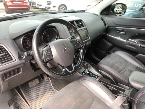 Mitsubishi Outlander 2018 белый - фото 21