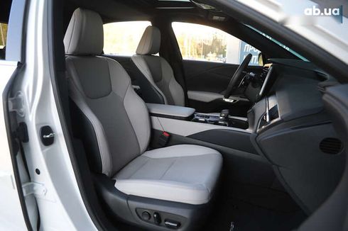 Lexus RX 2023 - фото 19