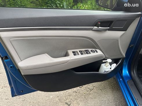 Hyundai Elantra 2016 синий - фото 12