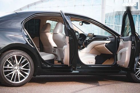 Toyota Camry 2023 - фото 14