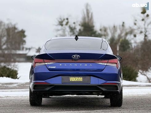 Hyundai Elantra 2021 - фото 18