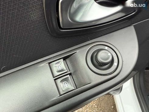 Renault Clio 2016 - фото 21