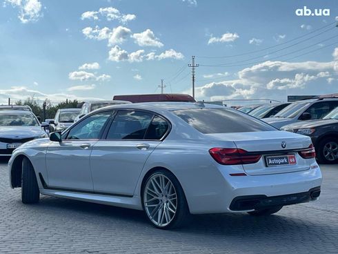 BMW 7 серия 2018 белый - фото 9