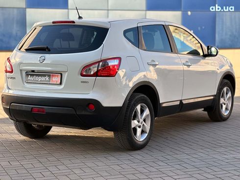 Nissan Qashqai 2013 белый - фото 5