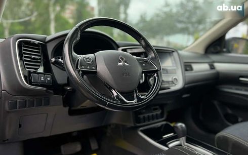 Mitsubishi Outlander 2017 - фото 22