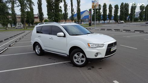 Mitsubishi Outlander XL 2010 белый - фото 6