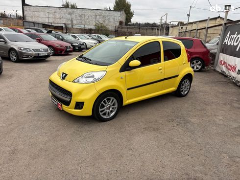 Peugeot 107 2011 желтый - фото 2