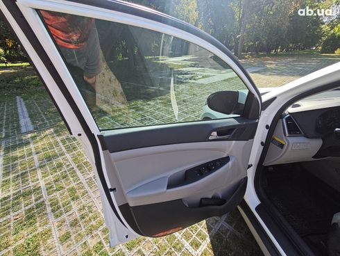 Hyundai Tucson 2018 белый - фото 12