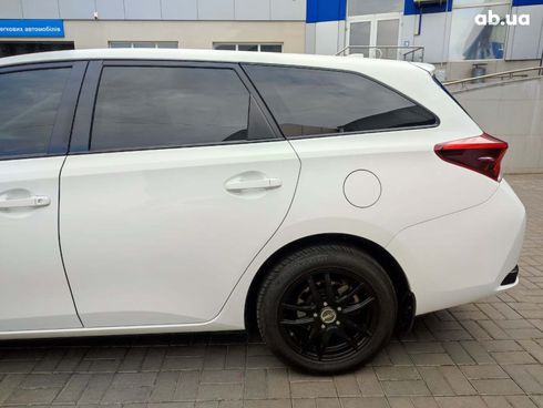 Toyota Auris 2016 белый - фото 8