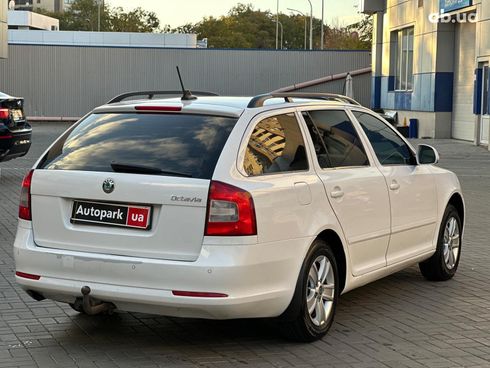 Skoda Octavia 2011 белый - фото 6