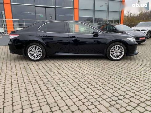 Toyota Camry 2020 - фото 8