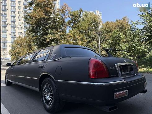 Lincoln Town Car 2003 - фото 8