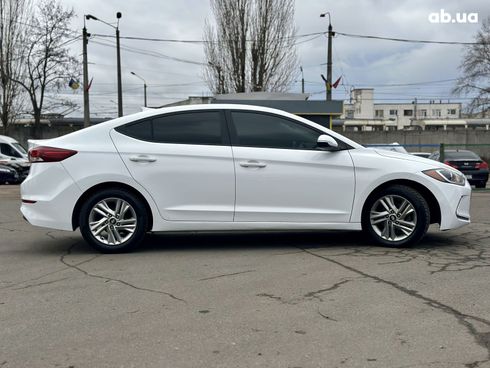 Hyundai Elantra 2016 белый - фото 4