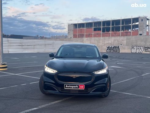 Ford Mustang Mach-E 2023 черный - фото 6