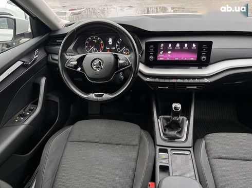 Skoda Octavia 2021 - фото 21