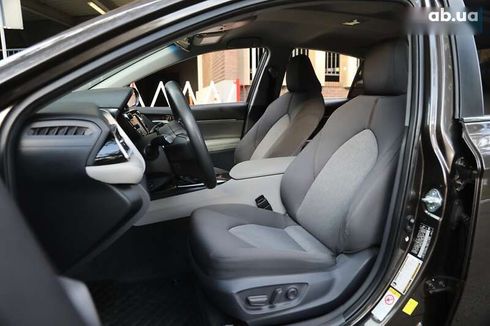 Toyota Camry 2018 - фото 8