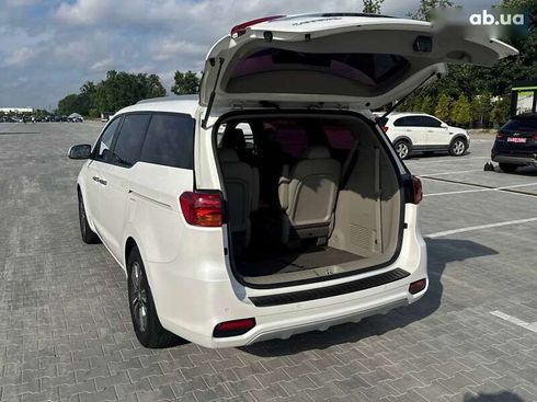 Kia Carnival 2019 - фото 10