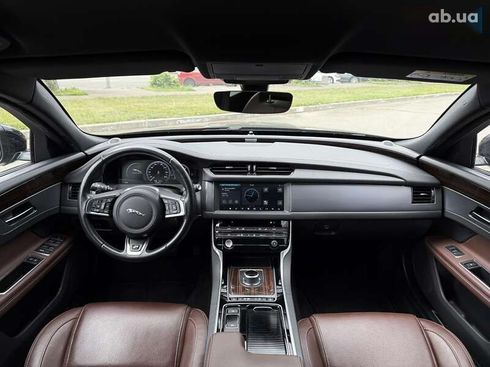 Jaguar XF 2016 - фото 9