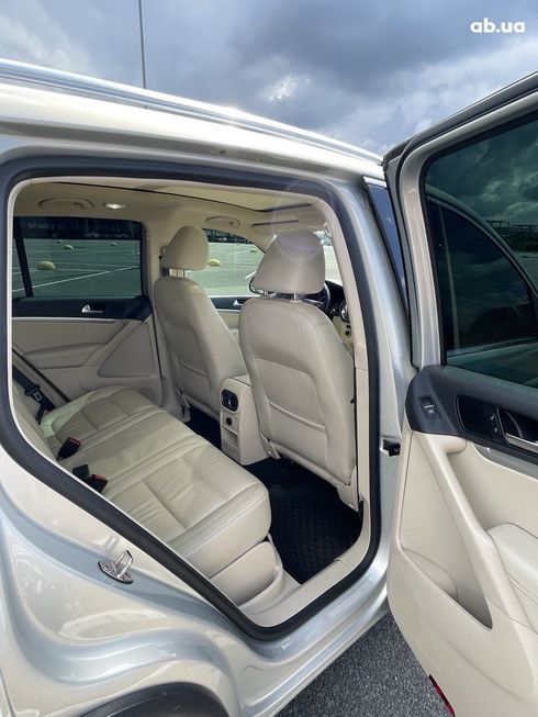 Volkswagen Tiguan 2013 серебристый - фото 9