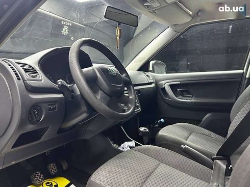 Skoda Fabia 2010 - фото 9