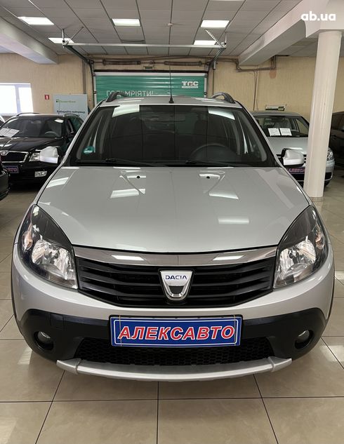 Dacia Sandero Stepway 2011 серебристый - фото 4