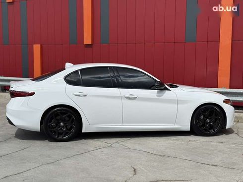 Alfa Romeo Giulia 2021 - фото 16