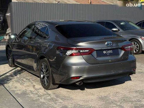 Toyota Camry 2021 - фото 6