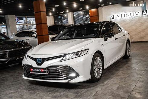 Toyota Camry 2020 - фото 25