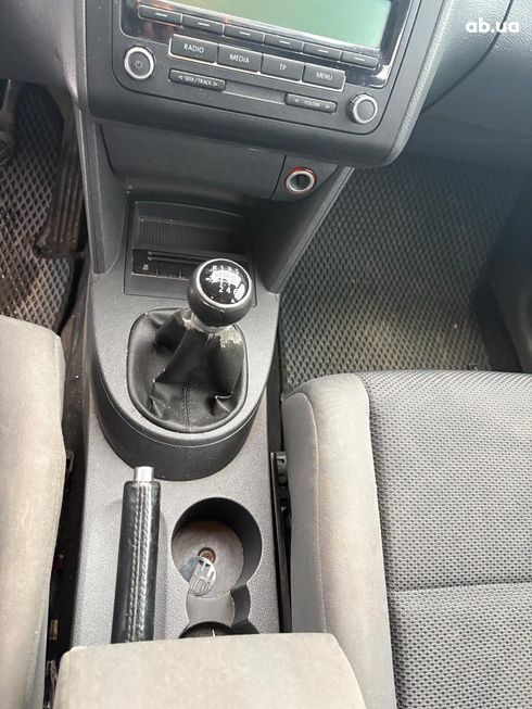 Volkswagen Touran 2011 серый - фото 23