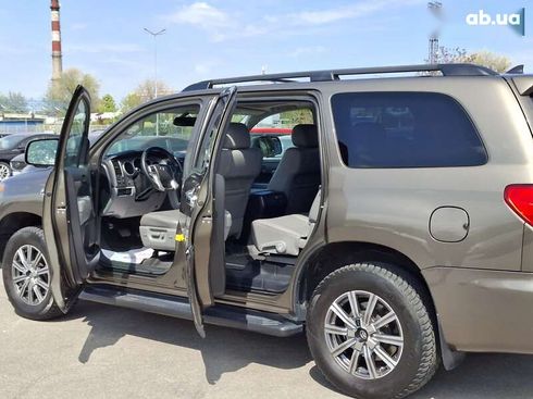 Toyota Sequoia 2016 - фото 10