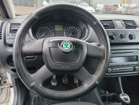 Skoda Fabia 2011 серый - фото 11