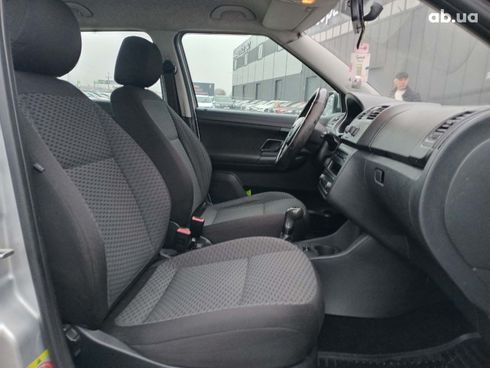 Skoda Fabia 2011 серый - фото 23