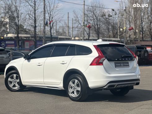 Volvo V60 Cross Country 2016 белый - фото 5