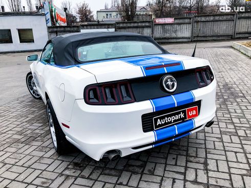 Ford Mustang 2014 белый - фото 7