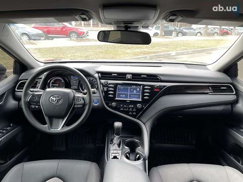 Toyota Camry 2020 - фото 11