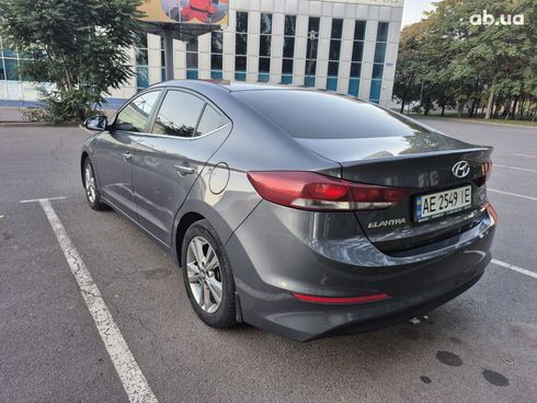 Hyundai Elantra 2016 серый - фото 4