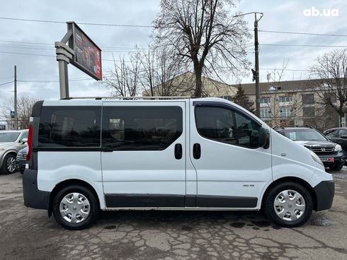 Renault Trafic 2010 белый - фото 11