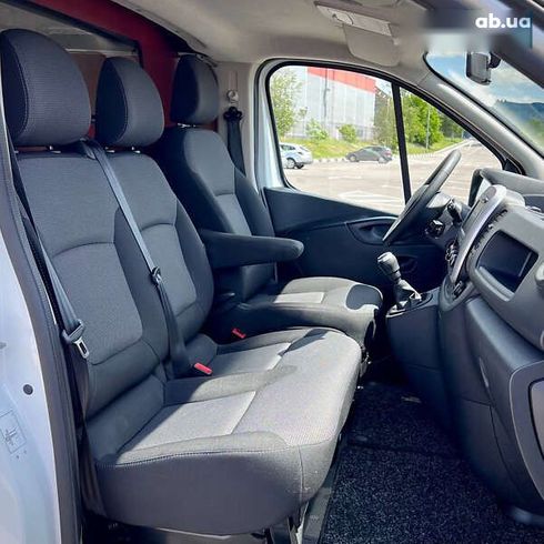 Renault Trafic 2021 - фото 20