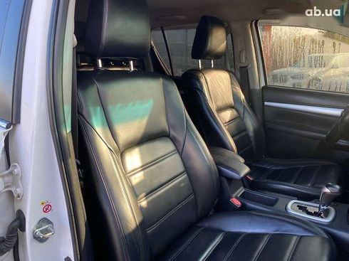 Toyota Hilux 2016 - фото 26