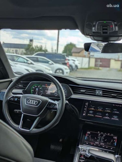 Audi E-Tron 2022 - фото 16