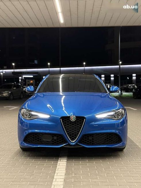 Alfa Romeo Giulia 2017 - фото 12