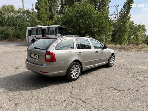 Skoda Octavia 2009 бежевый - фото 5